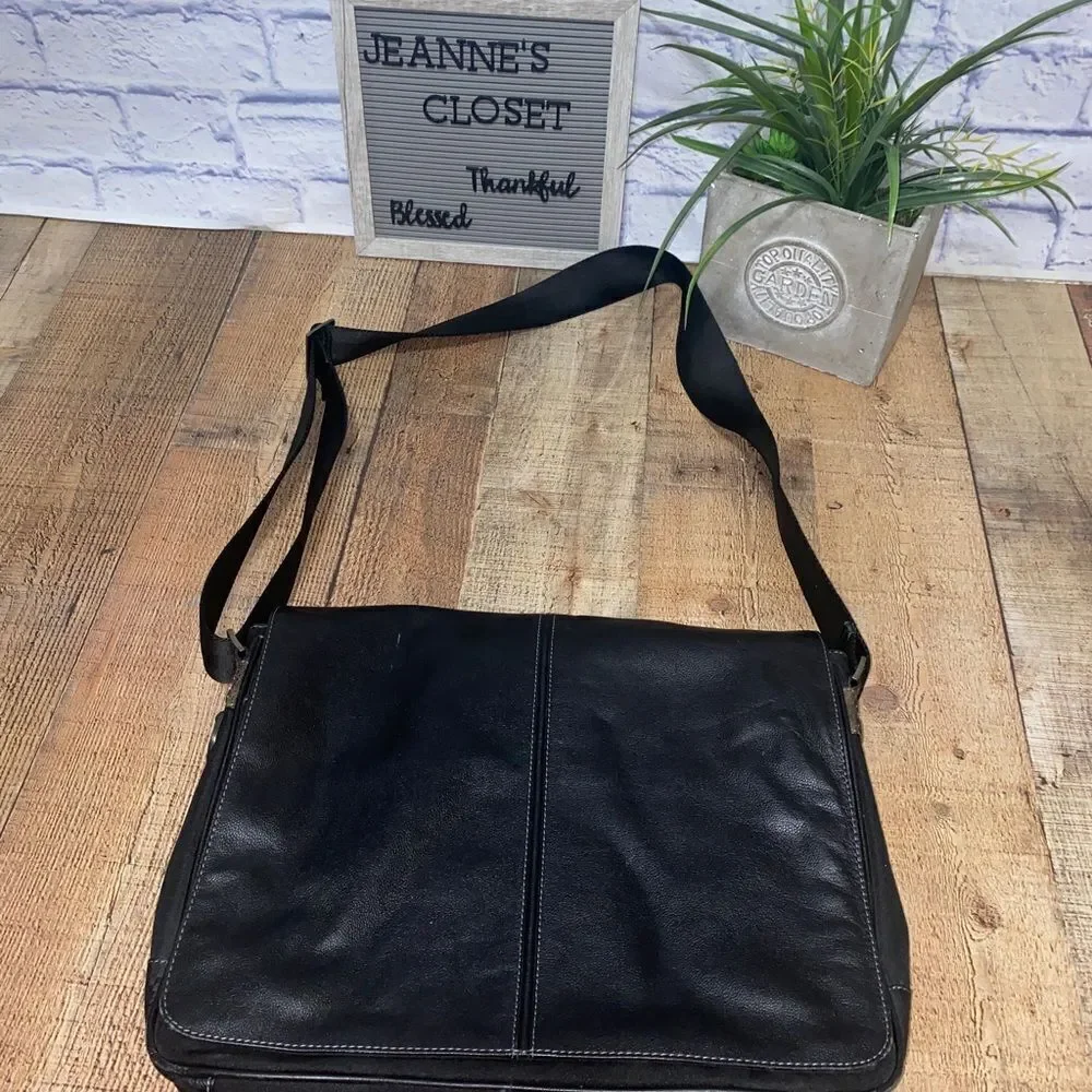 Boconi Black Leather Garth Slim Mailbag Messenger Laptop Bag with Shoulder Strap